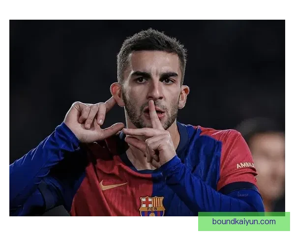 莱万多夫斯基合同到期，未来去向引发广泛关注与讨论受关注